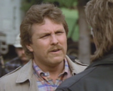 Angus MacGyver Trucs et Astuces - 4x03 Les Etrangers - Wrightman, chef du chantier et dont la fille Vicki est bloqu�e dans le puits, avec MacGyver